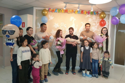 В Хангаласском районе Якутии состоялась торжественная выписка мам и малышей / ЯСИА  Хангаласский Республика Саха (Якутия)