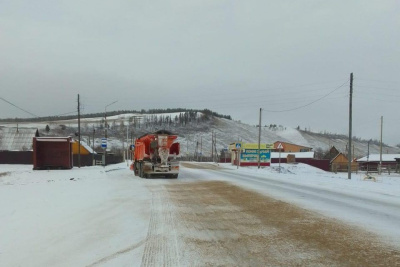 Круглосуточное дежурство спецтехники организовали на Табагинском подъеме / ЯСИА   