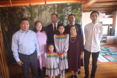 Айсен Николаев навестил участника СВО в Мегино-Кангаласском районе Якутии / ЯСИА  Мегино-Кангаласский Республика Саха (Якутия)