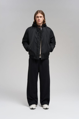 Утепленный бомбер с капюшоном и водоотталкивающей