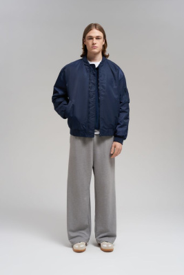 Утепленный бомбер с капюшоном и водоотталкивающей