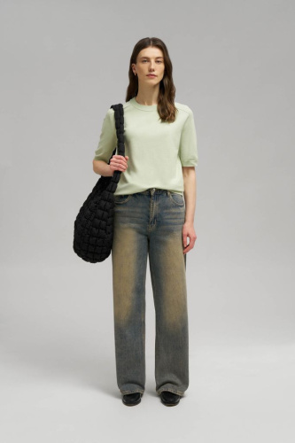 Легкий джемпер полуприлегающего кроя с коротким ру