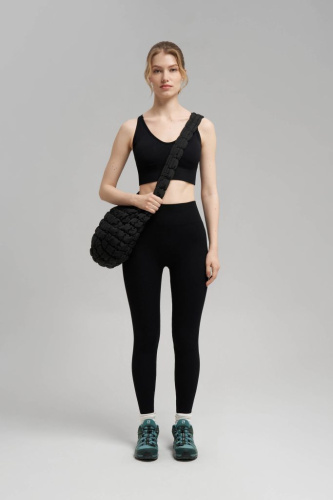 Спортивный топ из трикотажа с антибактериальной пр