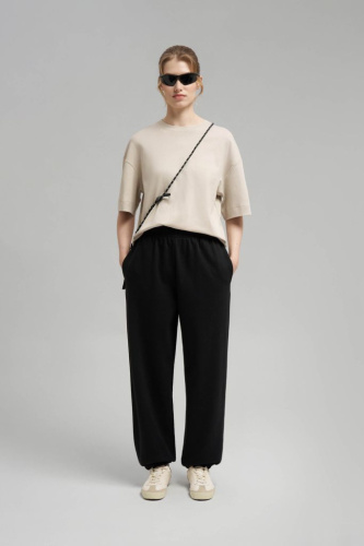 Свободная футболка из хлопкового трикотажа интерло