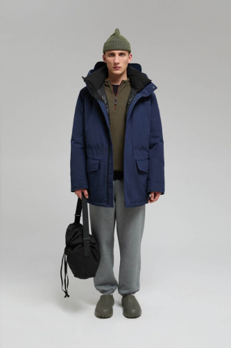 Пуховое полупальто с накладными карманами и капюшо