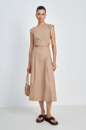 Платье из хлопка с акцентными разрезами на талии