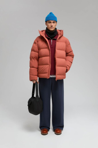 Пуховик с воротником-стойкой и капюшоном