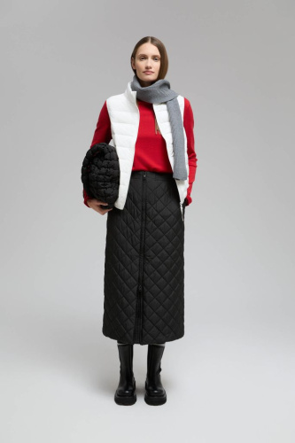 Утепленная стеганая юбка миди