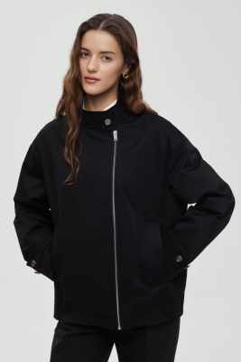 Ветровка с асимметричной застежкой