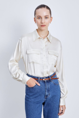 Атласная блуза с нагрудными карманами