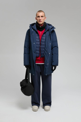 Пуховое полупальто с капюшоном и воротником-стойко