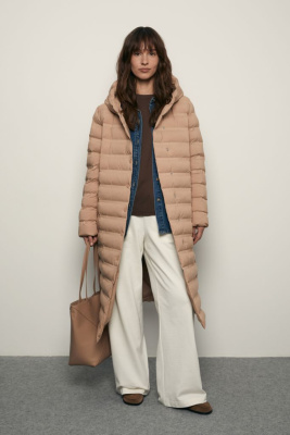 Утепленное пальто с капюшоном