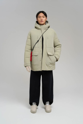 Утепленное полупальто с накладными карманами