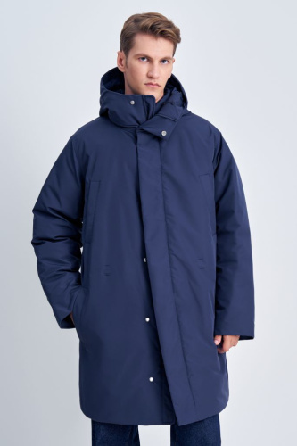 Пуховое пальто с капюшоном и отложным воротником