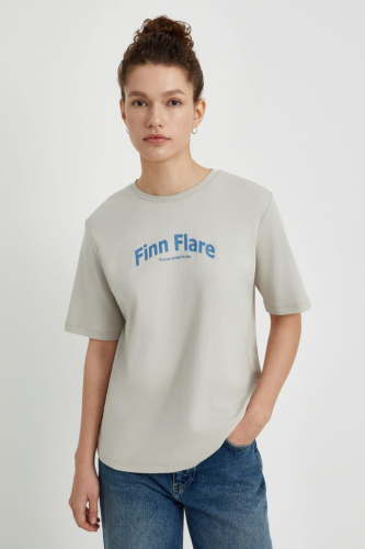 Футболка прямого силуэта