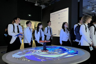 В историческом парке Якутска открылась выставка «Энергия из недр: как газ меняет наш мир» / ЯСИА Якутск Якутск Республика Саха (Якутия)