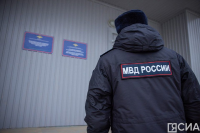 В Якутске во дворе многоквартирного дома неизвестные повредили припаркованные автомобили / Мария Горохова Якутск Якутск Республика Саха (Якутия)