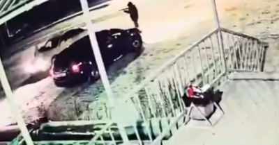 В поселке Усть-Нера двое мужчин разоружили угрожавшего ружьем человека / Саина Титова   