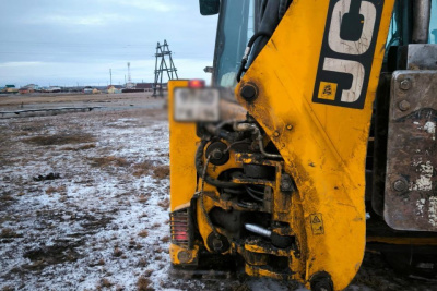 Водитель погрузчика повредил линию электропередачи, оставив без света жителей пригорода Якутска / ЯСИА Якутск Якутск Республика Саха (Якутия)