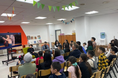 Актеры картины «Триумф» встретились с читателями детской библиотеки Якутска / ЯСИА Якутск Якутск Республика Саха (Якутия)