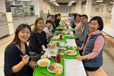 Дегустацию блюд из школьного меню провели для родителей учащихся пяти школ Якутска / ЯСИА Якутск Якутск Республика Саха (Якутия)