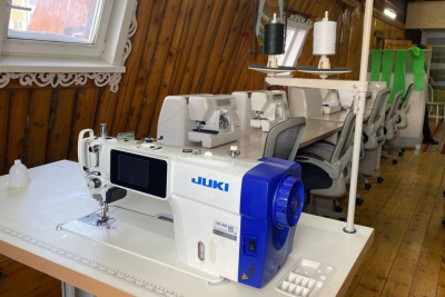 В Усть-Алданском районе открылся цех по пошиву антидроновых одеял для нужд СВО / ЯСИА  Усть-Алданский 