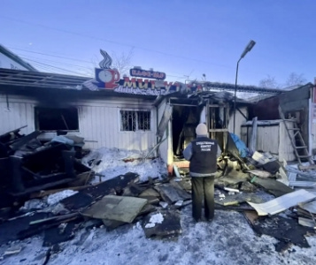 В городе Якутске устанавливаются обстоятельства гибели женщины  при пожаре в кафе /    