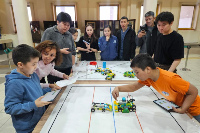 Сотня команд участвовала в соревнованиях по образовательной робототехнике в Якутске / ЯСИА   