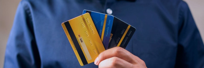 Россияне рассказали, картам каких банков они доверяют /    