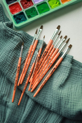 Кисть волос вола овальная Roubloff "start" ручка короткая, оранжевая матовая, серебристая обойма