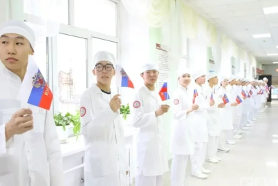 Почти 4 тысячи будущих медиков обучаются по целевым договорам в Якутии / ЯСИА   