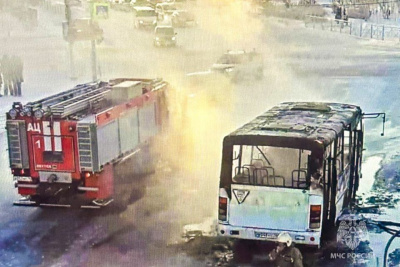 В Якутске сгорел маршрутный автобус / ЯСИА Якутск Якутск Республика Саха (Якутия)