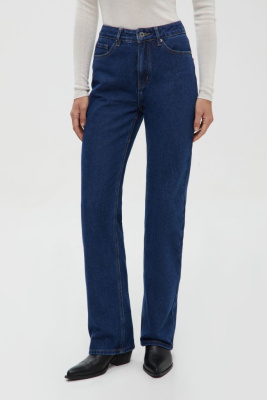 Прямые джинсы с высокой посадкой