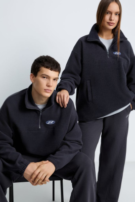 Толстовка с воротником-стойкой из коллаборации с maneken