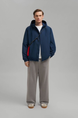 Ветровка с капюшоном