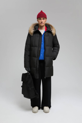Стеганая куртка с капюшоном и меховой опушкой