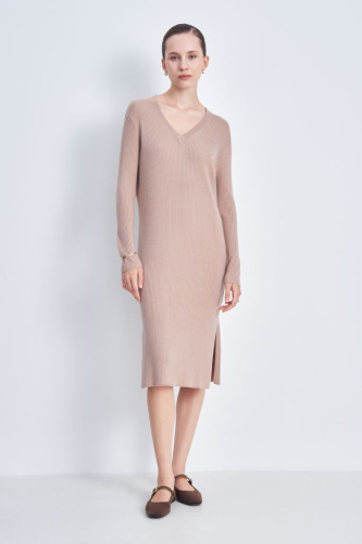 Платье с v-образным вырезом