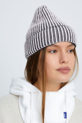 Вязаная шапка из коллаборации с maneken