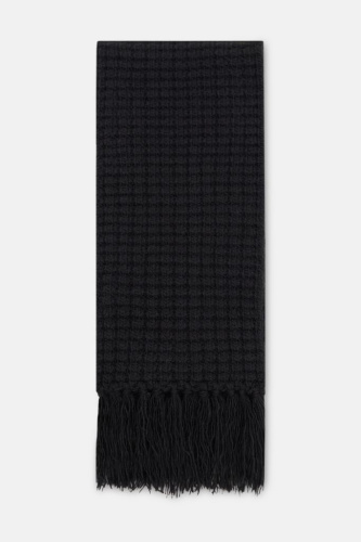 Вязаный шарф с бахромой