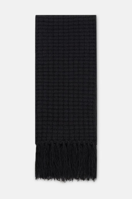 Вязаный шарф с бахромой