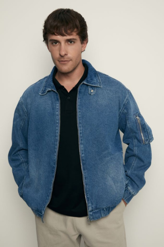 Джинсовая куртка на молнии