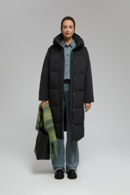 Утепленное стеганое пальто с капюшоном