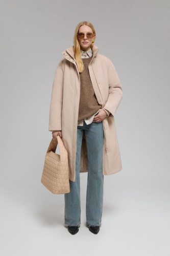 Пуховое пальто с поясом и капюшоном