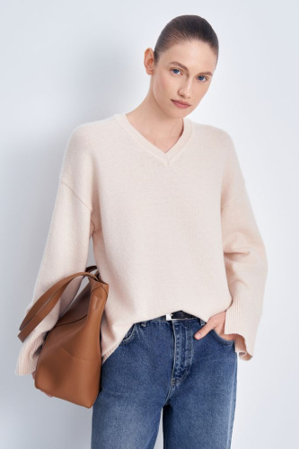 Джемпер с v-образной горловиной и широкими рукавами