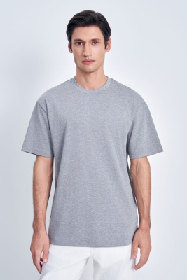 Базовая футболка прямого силуэта