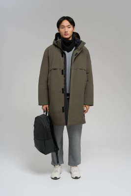 Утепленное пальто со съемным капюшоном