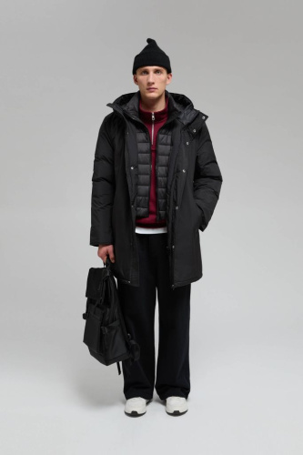 Пуховое полупальто с капюшоном и воротником-стойкой