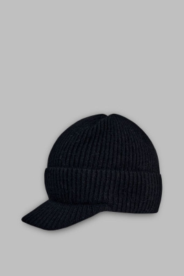 Вязаная шапка с козырьком из шерсти