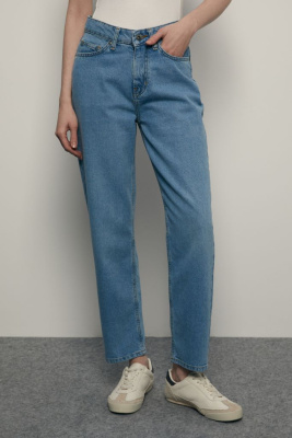 Зауженные джинсы со средней посадкой