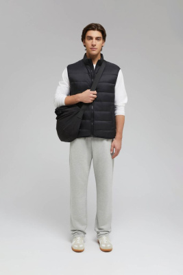 Стеганый пуховый жилет